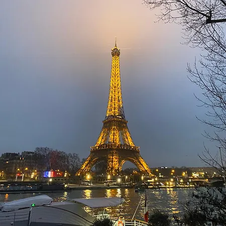 Passy Tour Eiffel * Paris